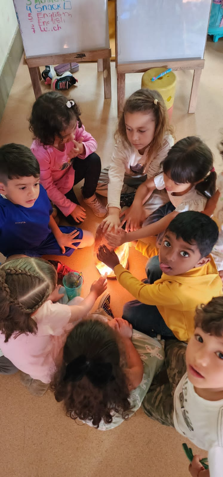 Vista de la institución educativa, simbolizando la visión hacia el futuro.